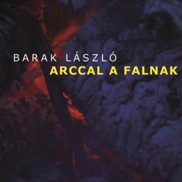 Arccal A Falnak