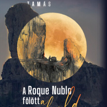 A Roque Nublo Fölött A Hold